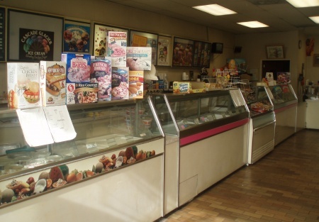 Well established Baskin Robbins Ice Cream store in high traffic center