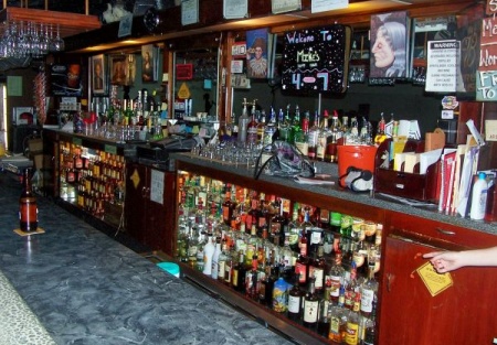 #6 Liquor: Long Established Great Hometown Bar & Grill - Low Rent - Club