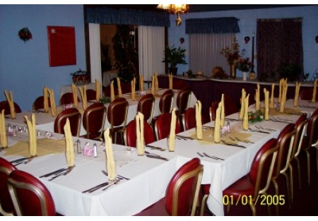 FIRST CLASS FINE DINNING RESTAURANT IN FAST GROWING CITY