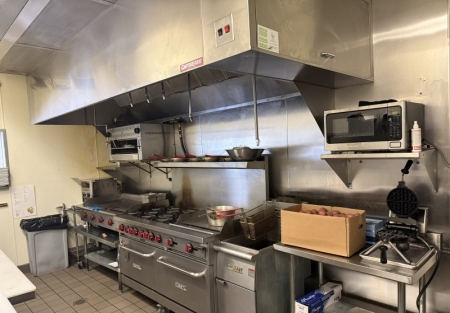 47 license-Great location-full kitchen-popular concept and CLEAN!