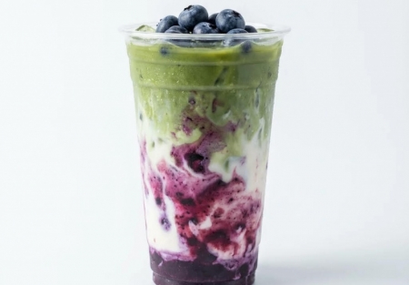 Trendy boba tea shop with snack for sale in Fremont plaza